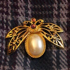 Avon Faux Pearl Purple Gold Tone Bee Insect Pin Brooch